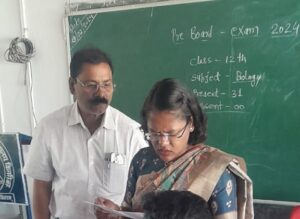 किरारी के सरकारी स्कूल में प्री बोर्ड परीक्षा का निरीक्षण किया कलेक्टर एवं जिला शिक्षा अधिकारी खरे ने, अधिकारियों ने कहा- विद्यालय बच्चों को करवा बोर्ड परीक्षाओं की बेहतर तैयारी किरारी के सरकारी स्कूल में प्री बोर्ड परीक्षा का निरीक्षण किया कलेक्टर एवं जिला शिक्षा अधिकारी खरे ने, अधिकारियों ने कहा- विद्यालय बच्चों को करवा बोर्ड परीक्षाओं की बेहतर तैयारी kshititech
