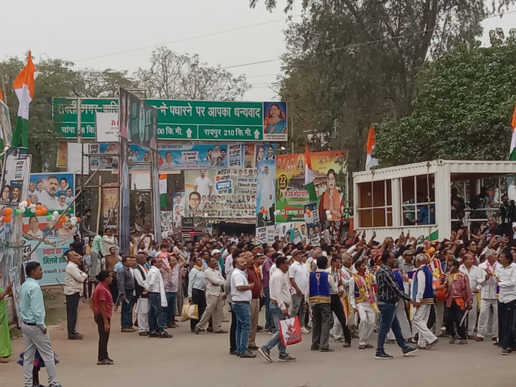 देश में जातिगत जनगणना तो मैं करवा कर रहूंगा- राहुल गांधी,शक्ति पहुंचे राहुल का दिखा मिशन अडानी भगाओ, मोदी हटाओ, राहुल की भारत जोड़ो न्याय यात्रा में उमड़ा कांग्रेस जनों का हुजुम, शक्ति के सेठ रामभरोस अग्रवाल के निवास पर पहुंचे पूर्व मुख्यमंत्री भूपेश बघेल, राहुल के आधे घंटे के भाषण में पूरा मोदी पर रहा निशाना देश में जातिगत जनगणना तो मैं करवा कर रहूंगा- राहुल गांधी,शक्ति पहुंचे राहुल का दिखा मिशन अडानी भगाओ, मोदी हटाओ, राहुल की भारत जोड़ो न्याय यात्रा में उमड़ा कांग्रेस जनों का हुजुम, शक्ति के सेठ रामभरोस अग्रवाल के निवास पर पहुंचे पूर्व मुख्यमंत्री भूपेश बघेल, राहुल के आधे घंटे के भाषण में पूरा मोदी पर रहा निशाना kshititech