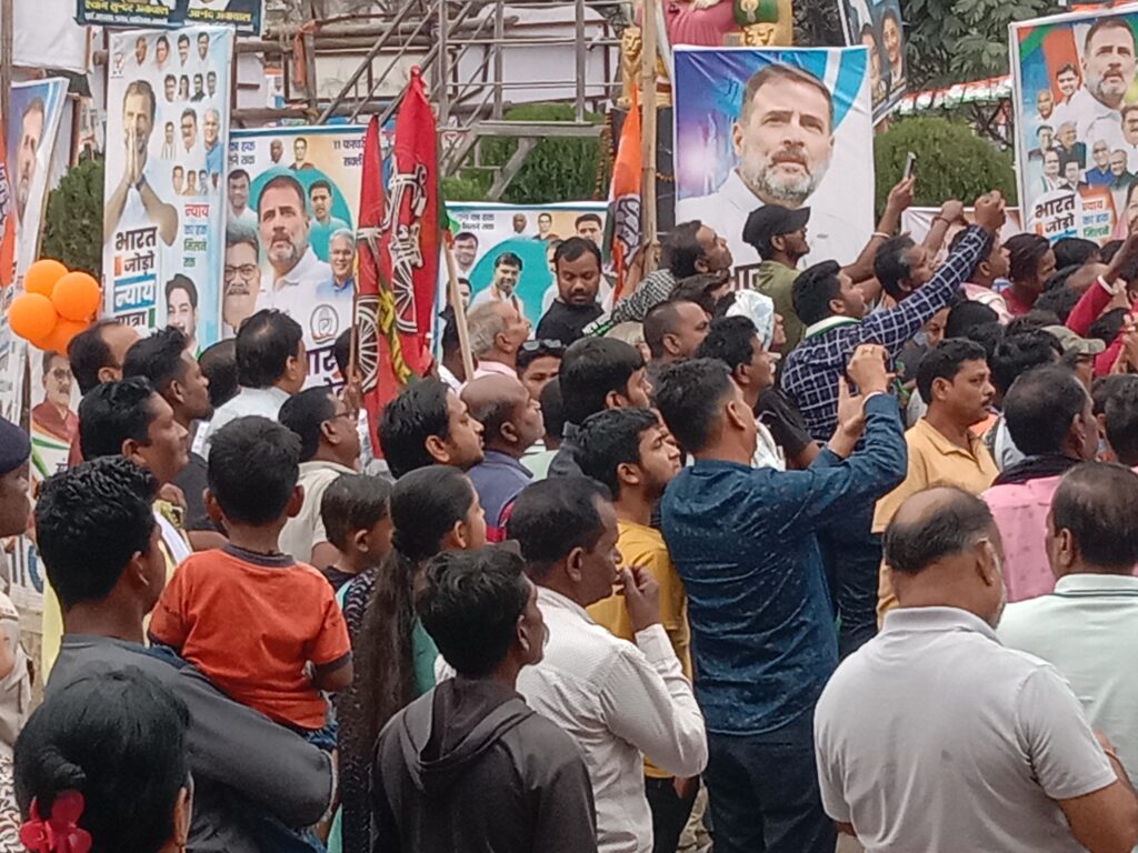 देश में जातिगत जनगणना तो मैं करवा कर रहूंगा- राहुल गांधी,शक्ति पहुंचे राहुल का दिखा मिशन अडानी भगाओ, मोदी हटाओ, राहुल की भारत जोड़ो न्याय यात्रा में उमड़ा कांग्रेस जनों का हुजुम, शक्ति के सेठ रामभरोस अग्रवाल के निवास पर पहुंचे पूर्व मुख्यमंत्री भूपेश बघेल, राहुल के आधे घंटे के भाषण में पूरा मोदी पर रहा निशाना देश में जातिगत जनगणना तो मैं करवा कर रहूंगा- राहुल गांधी,शक्ति पहुंचे राहुल का दिखा मिशन अडानी भगाओ, मोदी हटाओ, राहुल की भारत जोड़ो न्याय यात्रा में उमड़ा कांग्रेस जनों का हुजुम, शक्ति के सेठ रामभरोस अग्रवाल के निवास पर पहुंचे पूर्व मुख्यमंत्री भूपेश बघेल, राहुल के आधे घंटे के भाषण में पूरा मोदी पर रहा निशाना kshititech