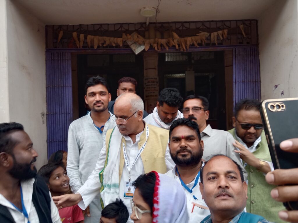 देश में जातिगत जनगणना तो मैं करवा कर रहूंगा- राहुल गांधी,शक्ति पहुंचे राहुल का दिखा मिशन अडानी भगाओ, मोदी हटाओ, राहुल की भारत जोड़ो न्याय यात्रा में उमड़ा कांग्रेस जनों का हुजुम, शक्ति के सेठ रामभरोस अग्रवाल के निवास पर पहुंचे पूर्व मुख्यमंत्री भूपेश बघेल, राहुल के आधे घंटे के भाषण में पूरा मोदी पर रहा निशाना देश में जातिगत जनगणना तो मैं करवा कर रहूंगा- राहुल गांधी,शक्ति पहुंचे राहुल का दिखा मिशन अडानी भगाओ, मोदी हटाओ, राहुल की भारत जोड़ो न्याय यात्रा में उमड़ा कांग्रेस जनों का हुजुम, शक्ति के सेठ रामभरोस अग्रवाल के निवास पर पहुंचे पूर्व मुख्यमंत्री भूपेश बघेल, राहुल के आधे घंटे के भाषण में पूरा मोदी पर रहा निशाना kshititech