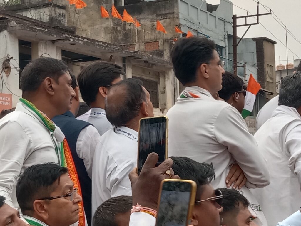 देश में जातिगत जनगणना तो मैं करवा कर रहूंगा- राहुल गांधी,शक्ति पहुंचे राहुल का दिखा मिशन अडानी भगाओ, मोदी हटाओ, राहुल की भारत जोड़ो न्याय यात्रा में उमड़ा कांग्रेस जनों का हुजुम, शक्ति के सेठ रामभरोस अग्रवाल के निवास पर पहुंचे पूर्व मुख्यमंत्री भूपेश बघेल, राहुल के आधे घंटे के भाषण में पूरा मोदी पर रहा निशाना देश में जातिगत जनगणना तो मैं करवा कर रहूंगा- राहुल गांधी,शक्ति पहुंचे राहुल का दिखा मिशन अडानी भगाओ, मोदी हटाओ, राहुल की भारत जोड़ो न्याय यात्रा में उमड़ा कांग्रेस जनों का हुजुम, शक्ति के सेठ रामभरोस अग्रवाल के निवास पर पहुंचे पूर्व मुख्यमंत्री भूपेश बघेल, राहुल के आधे घंटे के भाषण में पूरा मोदी पर रहा निशाना kshititech
