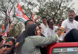 देश में जातिगत जनगणना तो मैं करवा कर रहूंगा- राहुल गांधी,शक्ति पहुंचे राहुल का दिखा मिशन अडानी भगाओ, मोदी हटाओ, राहुल की भारत जोड़ो न्याय यात्रा में उमड़ा कांग्रेस जनों का हुजुम, शक्ति के सेठ रामभरोस अग्रवाल के निवास पर पहुंचे पूर्व मुख्यमंत्री भूपेश बघेल, राहुल के आधे घंटे के भाषण में पूरा मोदी पर रहा निशाना देश में जातिगत जनगणना तो मैं करवा कर रहूंगा- राहुल गांधी,शक्ति पहुंचे राहुल का दिखा मिशन अडानी भगाओ, मोदी हटाओ, राहुल की भारत जोड़ो न्याय यात्रा में उमड़ा कांग्रेस जनों का हुजुम, शक्ति के सेठ रामभरोस अग्रवाल के निवास पर पहुंचे पूर्व मुख्यमंत्री भूपेश बघेल, राहुल के आधे घंटे के भाषण में पूरा मोदी पर रहा निशाना kshititech