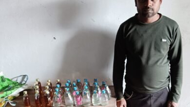 32 पाव देसी अवैध शराब एवं अंग्रेजी शराब बिक्री करते आरोपी चढ़ा डभरा पुलिस के हत्थे, एसपी अंकिता के निर्देशन में थाना प्रभारी नरेंद्र यादव की कार्रवाई, टी आई यादव ने कहा-क्षेत्र में चल रही अवैध शराब को लेकर छापामार करवाई, अवैध शराब को लेकर पुलिस की कार्रवाई से अपराधियों में दशहत 32 पाव देसी अवैध शराब एवं अंग्रेजी शराब बिक्री करते आरोपी चढ़ा डभरा पुलिस के हत्थे, एसपी अंकिता के निर्देशन में थाना प्रभारी नरेंद्र यादव की कार्रवाई, टी आई यादव ने कहा-क्षेत्र में चल रही अवैध शराब को लेकर छापामार करवाई, अवैध शराब को लेकर पुलिस की कार्रवाई से अपराधियों में दशहत kshititech