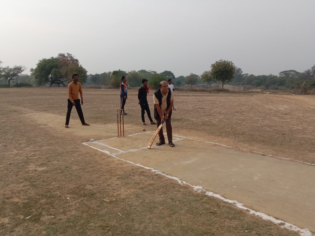 जब गेवाडीन ने भी करी पिच पर बैटिंग- पोरथा में आयोजित टेनिस बॉल क्रिकेट प्रतियोगिता में पहुंचे जिला कांग्रेस कोषाध्यक्ष नरेश गेवाडीन ने कहा- ग्रामीण क्षेत्रों में भी आज क्रिकेट के खेलों में खिलाड़ियों की विशेष रुचि, जिला कांग्रेस कमेटी के अध्यक्ष त्रिलोकचंद जायसवाल की ओर से दी जाएगी प्रथम विजेता को ₹7000 रुपये की पुरस्कार राशि जब गेवाडीन ने भी करी पिच पर बैटिंग- पोरथा में आयोजित टेनिस बॉल क्रिकेट प्रतियोगिता में पहुंचे जिला कांग्रेस कोषाध्यक्ष नरेश गेवाडीन ने कहा- ग्रामीण क्षेत्रों में भी आज क्रिकेट के खेलों में खिलाड़ियों की विशेष रुचि, जिला कांग्रेस कमेटी के अध्यक्ष त्रिलोकचंद जायसवाल की ओर से दी जाएगी प्रथम विजेता को ₹7000 रुपये की पुरस्कार राशि kshititech