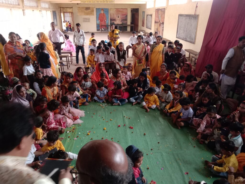 ज्ञान की देवी की हुई आराधना- शक्ति के सरस्वती शिशु मंदिर में बसंत पंचमी पर हुआ पूजन- अर्चना एवं विद्यारंभ कार्यक्रम, बच्चों को स्लेट- पेंसिल देकर मंत्रोचार से हुई वीणा वादिनी की आराधना, वीणा वादिनी की आराधना में लीन रहे विद्यालय के बच्चे, विद्यालय के कोषाध्यक्ष रामअवतार अग्रवाल ने कहा- मां सरस्वती की आराधना से मिलता है ज्ञान का भंडार ज्ञान की देवी की हुई आराधना- शक्ति के सरस्वती शिशु मंदिर में बसंत पंचमी पर हुआ पूजन- अर्चना एवं विद्यारंभ कार्यक्रम, बच्चों को स्लेट- पेंसिल देकर मंत्रोचार से हुई वीणा वादिनी की आराधना, वीणा वादिनी की आराधना में लीन रहे विद्यालय के बच्चे, विद्यालय के कोषाध्यक्ष रामअवतार अग्रवाल ने कहा- मां सरस्वती की आराधना से मिलता है ज्ञान का भंडार kshititech