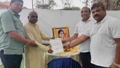 छत्तीसगढ़ विधानसभा के नेता प्रतिपक्ष महंत ने डुमरपारा निवासी श्रीमती जमुना राठौर एवम शिक्षक कृष्ण कुमार सिंह के निधन पर दी श्रद्धांजलि, जल संसाधन विभाग के कार्यपालन अभियंता हितेंद्र राठौर की पूज्य माताजी थी श्रीमती जमुना राठौर kshititech