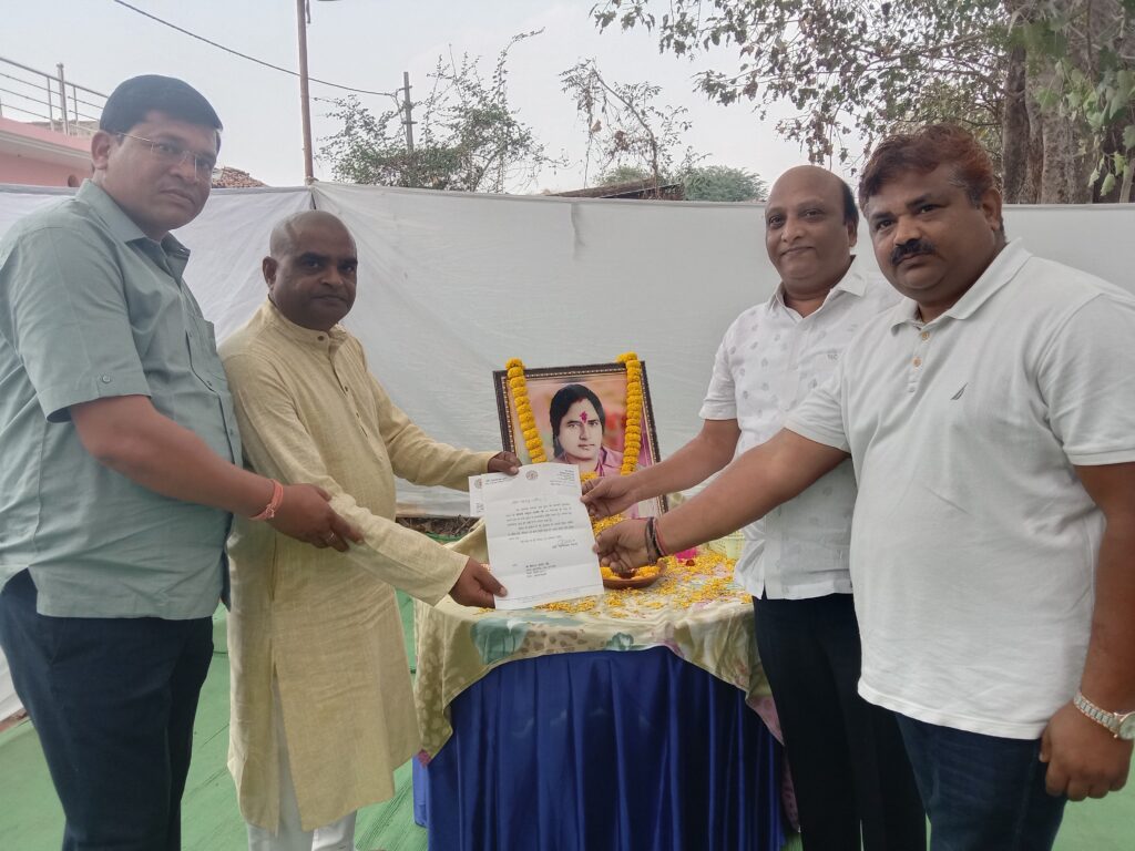 छत्तीसगढ़ विधानसभा के नेता प्रतिपक्ष महंत ने डुमरपारा निवासी श्रीमती जमुना राठौर एवम शिक्षक कृष्ण कुमार सिंह के निधन पर दी श्रद्धांजलि, जल संसाधन विभाग के कार्यपालन अभियंता हितेंद्र राठौर की पूज्य माताजी थी श्रीमती जमुना राठौर छत्तीसगढ़ विधानसभा के नेता प्रतिपक्ष महंत ने डुमरपारा निवासी श्रीमती जमुना राठौर एवम शिक्षक कृष्ण कुमार सिंह के निधन पर दी श्रद्धांजलि, जल संसाधन विभाग के कार्यपालन अभियंता हितेंद्र राठौर की पूज्य माताजी थी श्रीमती जमुना राठौर kshititech