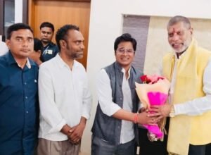 शक्ति के दिग्गज कांग्रेसी नेता करेंगे कांग्रेस को अलविदा- नगर पालिका अध्यक्ष के खिलाफ अविश्वास प्रस्ताव के बाद स्थानीय विधायक एवं कुछ वरिष्ठ कांग्रेसियों में पैदा हो गई है अविश्वास की भावना, सोशल मीडिया पर चल रही नगर पालिका के विधायक प्रतिनिधि आनंद अग्रवाल के BJP प्रवेश की खबरें, शक्ति रियासत के राजा धर्मेंद्र बहादुर सिंह भी मिले प्रदेश संगठन महामंत्री भाजपा पवन साय से, हो सकता है राजा साहब का भी भाजपा प्रवेश शक्ति के दिग्गज कांग्रेसी नेता करेंगे कांग्रेस को अलविदा- नगर पालिका अध्यक्ष के खिलाफ अविश्वास प्रस्ताव के बाद स्थानीय विधायक एवं कुछ वरिष्ठ कांग्रेसियों में पैदा हो गई है अविश्वास की भावना, सोशल मीडिया पर चल रही नगर पालिका के विधायक प्रतिनिधि आनंद अग्रवाल के BJP प्रवेश की खबरें, शक्ति रियासत के राजा धर्मेंद्र बहादुर सिंह भी मिले प्रदेश संगठन महामंत्री भाजपा पवन साय से, हो सकता है राजा साहब का भी भाजपा प्रवेश kshititech