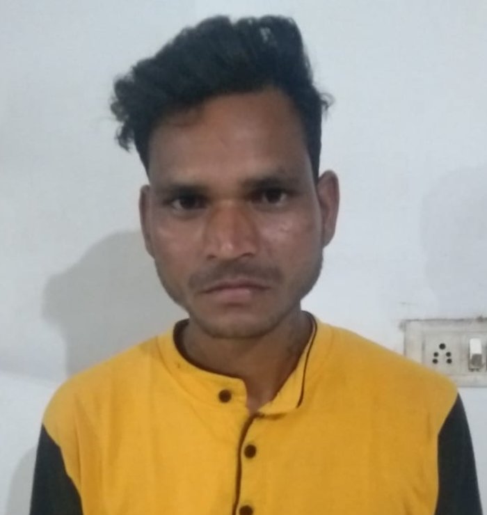 शक्ति पुलिस ने की अवैध शराब विक्रेता पर कार्रवाई, जिले के पुलिस यातायात प्रभारी ने चलाया जागरूकता अभियान, पुलिस ने करी कोलाहल नियंत्रण कानून का उल्लंघन करने वाले अखराभाटा में डीजे संचालक के खिलाफ बाराद्वार पुलिस ने जब्त की 100 लीटर ₹10000 कीमत की अवैध कच्ची शराब,सक्ति जिला पुलिस की खबरें एक साथ kshititech