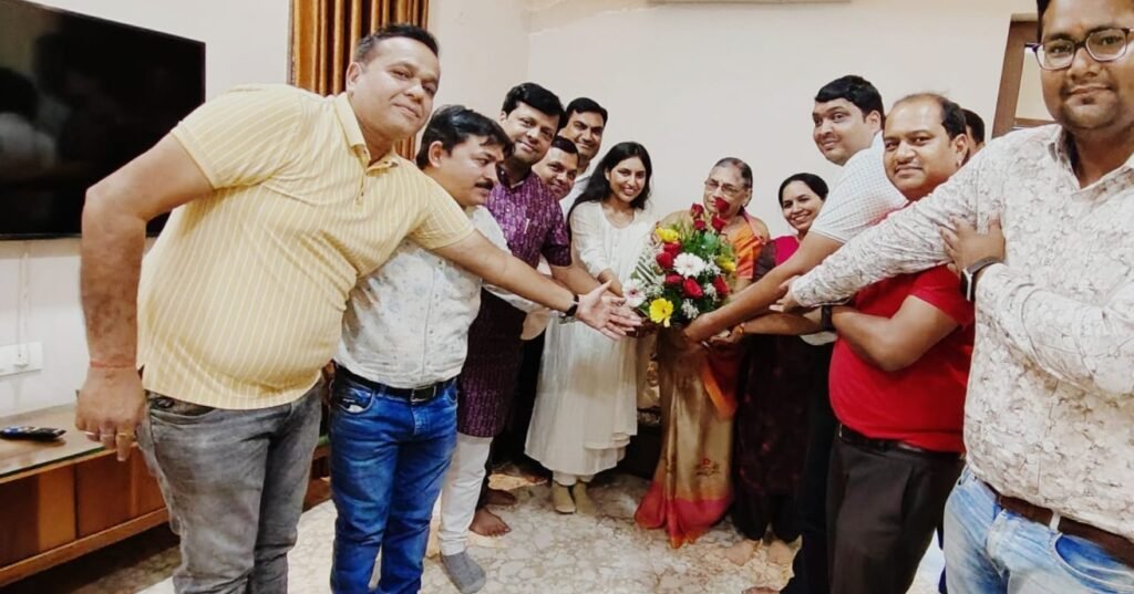 डॉक्टर बनी मेधावी सौम्या बिटिया का सम्मान करने पहुंचे मारवाड़ी युवा मंच एवं अखिल भारतीय अग्रवाल सम्मेलन के पदाधिकारी, डीएम सेल्स के संचालक रितेश अग्रवाल को दी बधाई, शक्ति के प्रतिष्ठित डीएम परिवार से दूसरी डॉक्टर बनी है सौम्या, प्रतिष्ठित चिकित्सक डॉ राजेश अग्रवाल ने दी डी एम परिवार को बधाई डॉक्टर बनी मेधावी सौम्या बिटिया का सम्मान करने पहुंचे मारवाड़ी युवा मंच एवं अखिल भारतीय अग्रवाल सम्मेलन के पदाधिकारी, डीएम सेल्स के संचालक रितेश अग्रवाल को दी बधाई, शक्ति के प्रतिष्ठित डीएम परिवार से दूसरी डॉक्टर बनी है सौम्या, प्रतिष्ठित चिकित्सक डॉ राजेश अग्रवाल ने दी डी एम परिवार को बधाई kshititech