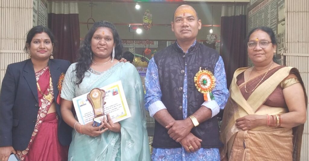 शक्ति की साहित्यकार शुचिता साहू को नवाजा गया युवारत्न सम्मान से, क्षेत्र में साहित्यकार के रूप में अलग पहचान है शुचिता की, खरसिया में आयोजित कार्यक्रम में हुई शुचिता सम्मानित,काव्य कलश साहित्य मंच ने किया था आयोजन शक्ति की साहित्यकार शुचिता साहू को नवाजा गया युवारत्न सम्मान से, क्षेत्र में साहित्यकार के रूप में अलग पहचान है शुचिता की, खरसिया में आयोजित कार्यक्रम में हुई शुचिता सम्मानित,काव्य कलश साहित्य मंच ने किया था आयोजन kshititech