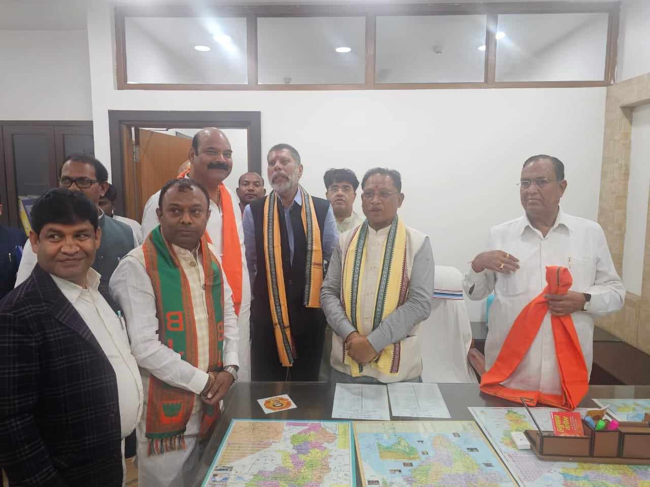 भाजपा के हो गए बाराद्वार के दिनेश शर्मा, मुख्यमंत्री विष्णु देव साय एवं प्रदेश भाजपा अध्यक्ष किरण देव के समक्ष थामा कमल का दामन, पूर्व विधायक डॉ खिलावन साहू एवं भाजपा जिला अध्यक्ष कृष्णकांत चंद्रा भी रहे मौजूद, दिनेश ने कहा- पूरी निष्ठा के साथ भाजपा का करेंगे कार्य भाजपा के हो गए बाराद्वार के दिनेश शर्मा, मुख्यमंत्री विष्णु देव साय एवं प्रदेश भाजपा अध्यक्ष किरण देव के समक्ष थामा कमल का दामन, पूर्व विधायक डॉ खिलावन साहू एवं भाजपा जिला अध्यक्ष कृष्णकांत चंद्रा भी रहे मौजूद, दिनेश ने कहा- पूरी निष्ठा के साथ भाजपा का करेंगे कार्य kshititech