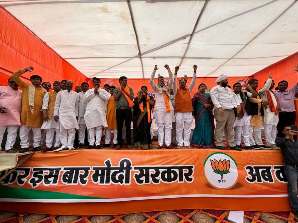 भाजपा प्रवेश की मची होड़-कांग्रेस के जनपद अध्यक्ष राजेश हो गए भाजपा के, 18 मार्च को सैकड़ो कांग्रेसियों ने किया भाजपा प्रवेश,राजा धर्मेंद्र बहादुर सिंह ने समर्थकों के साथ किया भाजपा प्रवेश तो वहीं शक्ति के नरेश अग्रवाल प्रिंस को ओपी चौधरी ने बनाया भाजपा का गमछा, नरेश को भाजपा अध्यक्ष किरण देव ने कहा- बहुत सुना है आपका नाम, आने वाले दिनों में कांग्रेस के और बड़े चेहरे हो सकते हैं भाजपा में शामिल kshititech