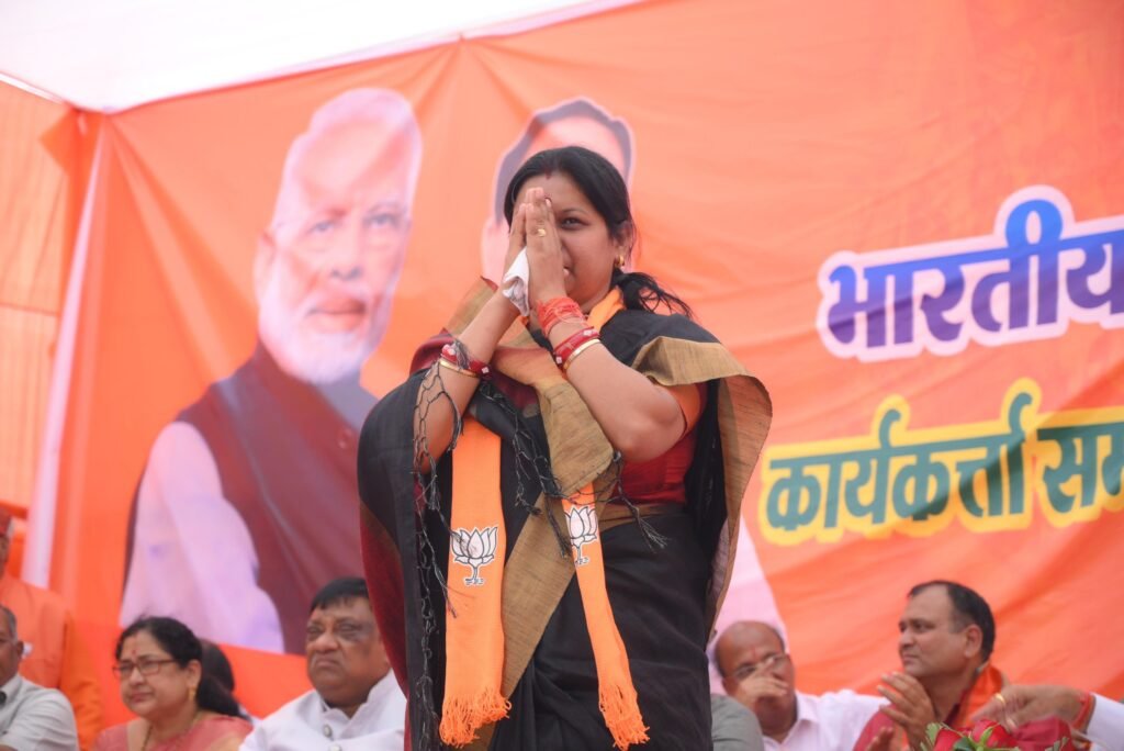 भाजपा प्रवेश की मची होड़-कांग्रेस के जनपद अध्यक्ष राजेश हो गए भाजपा के, 18 मार्च को सैकड़ो कांग्रेसियों ने किया भाजपा प्रवेश,राजा धर्मेंद्र बहादुर सिंह ने समर्थकों के साथ किया भाजपा प्रवेश तो वहीं शक्ति के नरेश अग्रवाल प्रिंस को ओपी चौधरी ने बनाया भाजपा का गमछा, नरेश को भाजपा अध्यक्ष किरण देव ने कहा- बहुत सुना है आपका नाम, आने वाले दिनों में कांग्रेस के और बड़े चेहरे हो सकते हैं भाजपा में शामिल kshititech