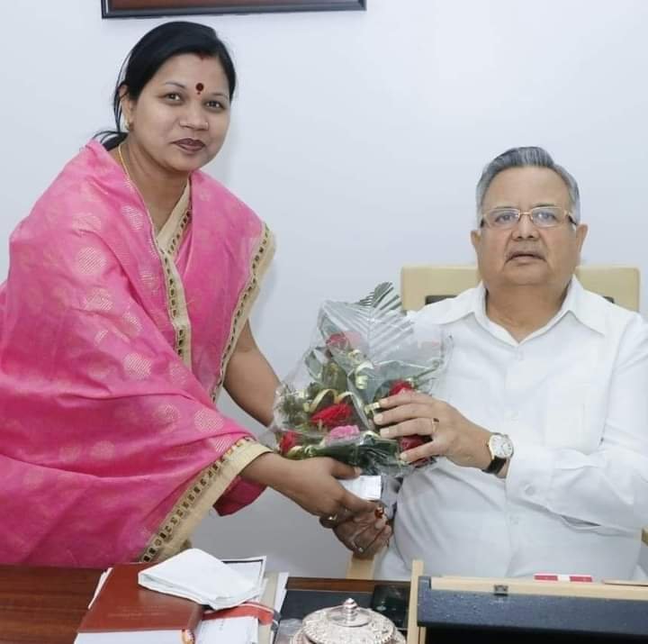 सक्ति को मिली राजनैतिक तवज्जो-महिला मोर्चा जिला अध्यक्ष कमलेश होंगी भाजपा की सांसद प्रत्याशी, बीजेपी हाई कमान ने 2 मार्च की शाम घोषित की 195 लोकसभा प्रत्याशियों की सूची,मसनिया में हर्ष की लहर, कमलेश जांगड़े के घर प्रत्याशी बनने पर बधाई देने पहुंचे भाजपा कार्यकर्ता सक्ति को मिली राजनैतिक तवज्जो-महिला मोर्चा जिला अध्यक्ष कमलेश होंगी भाजपा की सांसद प्रत्याशी, बीजेपी हाई कमान ने 2 मार्च की शाम घोषित की 195 लोकसभा प्रत्याशियों की सूची,मसनिया में हर्ष की लहर, कमलेश जांगड़े के घर प्रत्याशी बनने पर बधाई देने पहुंचे भाजपा कार्यकर्ता kshititech