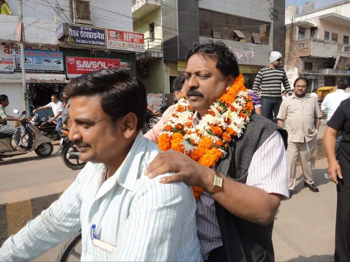 विधायक बनाने कन्हैया की किस्मत खटखटा रही दरवाजा- रायपुर दक्षिण विधानसभा के हो सकते हैं उप चुनाव, बृजमोहन को भाजपा ने बनाया रायपुर लोकसभा का उम्मीदवार, रायपुर दक्षिण विधानसभा में नए विधायक को लेकर हलचल शुरू, कन्हैया समर्थको ने कहां- इस बार कन्हैया को बनाएंगे जनता का सेवकदार विधायक बनाने कन्हैया की किस्मत खटखटा रही दरवाजा- रायपुर दक्षिण विधानसभा के हो सकते हैं उप चुनाव, बृजमोहन को भाजपा ने बनाया रायपुर लोकसभा का उम्मीदवार, रायपुर दक्षिण विधानसभा में नए विधायक को लेकर हलचल शुरू, कन्हैया समर्थको ने कहां- इस बार कन्हैया को बनाएंगे जनता का सेवकदार kshititech