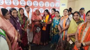 महिला प्रत्याशी होने का कमलेश को मिल रहा लाभ, महिला मतदाताएं कह रही चुनेंगे अपने गांव की बेटी को- भाजपा प्रत्याशी के जनसंपर्क अभियान में ग्रामीणों में दिखा उत्साह, महिलाओं ने कहा- मोदी सरकार ने हमें दी है गारंटी, हम भी फिर से पीएम चुनेंगे मोदी को, 15 मार्च को कमलेश जांगड़े ने किया शक्ति विधानसभा में सघन जनसंपर्क महिला प्रत्याशी होने का कमलेश को मिल रहा लाभ, महिला मतदाताएं कह रही चुनेंगे अपने गांव की बेटी को- भाजपा प्रत्याशी के जनसंपर्क अभियान में ग्रामीणों में दिखा उत्साह, महिलाओं ने कहा- मोदी सरकार ने हमें दी है गारंटी, हम भी फिर से पीएम चुनेंगे मोदी को, 15 मार्च को कमलेश जांगड़े ने किया शक्ति विधानसभा में सघन जनसंपर्क kshititech