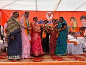 भाजपा प्रवेश की मची होड़-कांग्रेस के जनपद अध्यक्ष राजेश हो गए भाजपा के, 18 मार्च को सैकड़ो कांग्रेसियों ने किया भाजपा प्रवेश,राजा धर्मेंद्र बहादुर सिंह ने समर्थकों के साथ किया भाजपा प्रवेश तो वहीं शक्ति के नरेश अग्रवाल प्रिंस को ओपी चौधरी ने बनाया भाजपा का गमछा, नरेश को भाजपा अध्यक्ष किरण देव ने कहा- बहुत सुना है आपका नाम, आने वाले दिनों में कांग्रेस के और बड़े चेहरे हो सकते हैं भाजपा में शामिल kshititech