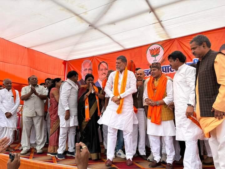 भाजपा प्रवेश की मची होड़-कांग्रेस के जनपद अध्यक्ष राजेश हो गए भाजपा के, 18 मार्च को सैकड़ो कांग्रेसियों ने किया भाजपा प्रवेश,राजा धर्मेंद्र बहादुर सिंह ने समर्थकों के साथ किया भाजपा प्रवेश तो वहीं शक्ति के नरेश अग्रवाल प्रिंस को ओपी चौधरी ने बनाया भाजपा का गमछा, नरेश को भाजपा अध्यक्ष किरण देव ने कहा- बहुत सुना है आपका नाम, आने वाले दिनों में कांग्रेस के और बड़े चेहरे हो सकते हैं भाजपा में शामिल kshititech