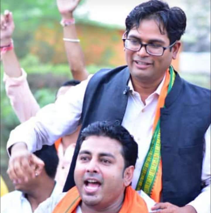 जीना यहां-मरना यहाँ--भाजपा नेत्री विद्या सिदार के प्रयासों से पूर्व युवा भाजयुमो नेता संजय कश्यप की हुई घर वापसी, 18 मार्च को शक्ति पधारे लोकसभा प्रभारी गौरीशंकर अग्रवाल एवं वित्त मंत्री ओपी चौधरी ने संजय की कराई भाजपा परिवार में वापसी, संजय ने कहा- मेरा राजनैतिक जीवन भाजपा से हुआ है प्रारंभ एवं अंतिम क्षण तक करूंगा पार्टी का काम, ओपी चौधरी के समर्थक माने जाते हैं संजय, विधानसभा चुनाव में रायगढ़ में जाकर कार्यकर्ताओं के साथ संभाला था मोर्चा जीना यहां-मरना यहाँ--भाजपा नेत्री विद्या सिदार के प्रयासों से पूर्व युवा भाजयुमो नेता संजय कश्यप की हुई घर वापसी, 18 मार्च को शक्ति पधारे लोकसभा प्रभारी गौरीशंकर अग्रवाल एवं वित्त मंत्री ओपी चौधरी ने संजय की कराई भाजपा परिवार में वापसी, संजय ने कहा- मेरा राजनैतिक जीवन भाजपा से हुआ है प्रारंभ एवं अंतिम क्षण तक करूंगा पार्टी का काम, ओपी चौधरी के समर्थक माने जाते हैं संजय, विधानसभा चुनाव में रायगढ़ में जाकर कार्यकर्ताओं के साथ संभाला था मोर्चा kshititech