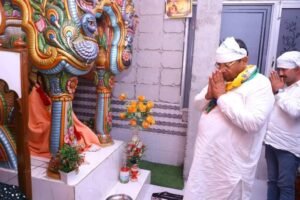 कुरुक्षेत्र के मैदान में होगा सुशील- नवीन का सामना, सुशील गुप्ता ने सोशल मीडिया पर लिखा- भाजपा को कुरुक्षेत्र में जब नहीं मिला कोई प्रत्याशी तो नवीन जिंदल को डरा धमका कर लाया गया भाजपा में, अखिल भारतीय अग्रवाल संगठन के राष्ट्रीय अध्यक्ष भी हैं डॉक्टर सुशील कुमार गुप्ता, सुशील ने कहा इशारे इशारे में- असली भ्रष्टाचारियों की जगह बीजेपी के है दलदल में कुरुक्षेत्र के मैदान में होगा सुशील- नवीन का सामना, सुशील गुप्ता ने सोशल मीडिया पर लिखा- भाजपा को कुरुक्षेत्र में जब नहीं मिला कोई प्रत्याशी तो नवीन जिंदल को डरा धमका कर लाया गया भाजपा में, अखिल भारतीय अग्रवाल संगठन के राष्ट्रीय अध्यक्ष भी हैं डॉक्टर सुशील कुमार गुप्ता, सुशील ने कहा इशारे इशारे में- असली भ्रष्टाचारियों की जगह बीजेपी के है दलदल में kshititech