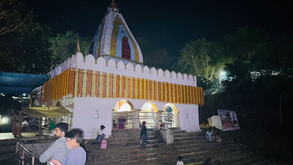 महाशिवरात्रि पर्व पर तुर्रीधाम में 1 टनफूलों से सजा बाबा का दरबार, हजारों की संख्या में शिव भक्त करेंगे भोलेनाथ की आराधना, शक्ति में महाशिवरात्रि पर्व पर निकलेगी भव्य शिव बारात,जगह-जगह भोलेनाथ की पूजा- अर्चना की हो रही तैयारीया, बरगढ़ धाम में लगेगा महाशिवरात्रि का मेला, शिव बारात में शामिल होंगे एक लाख लोग महाशिवरात्रि पर्व पर तुर्रीधाम में 1 टनफूलों से सजा बाबा का दरबार, हजारों की संख्या में शिव भक्त करेंगे भोलेनाथ की आराधना, शक्ति में महाशिवरात्रि पर्व पर निकलेगी भव्य शिव बारात,जगह-जगह भोलेनाथ की पूजा- अर्चना की हो रही तैयारीया, बरगढ़ धाम में लगेगा महाशिवरात्रि का मेला, शिव बारात में शामिल होंगे एक लाख लोग kshititech