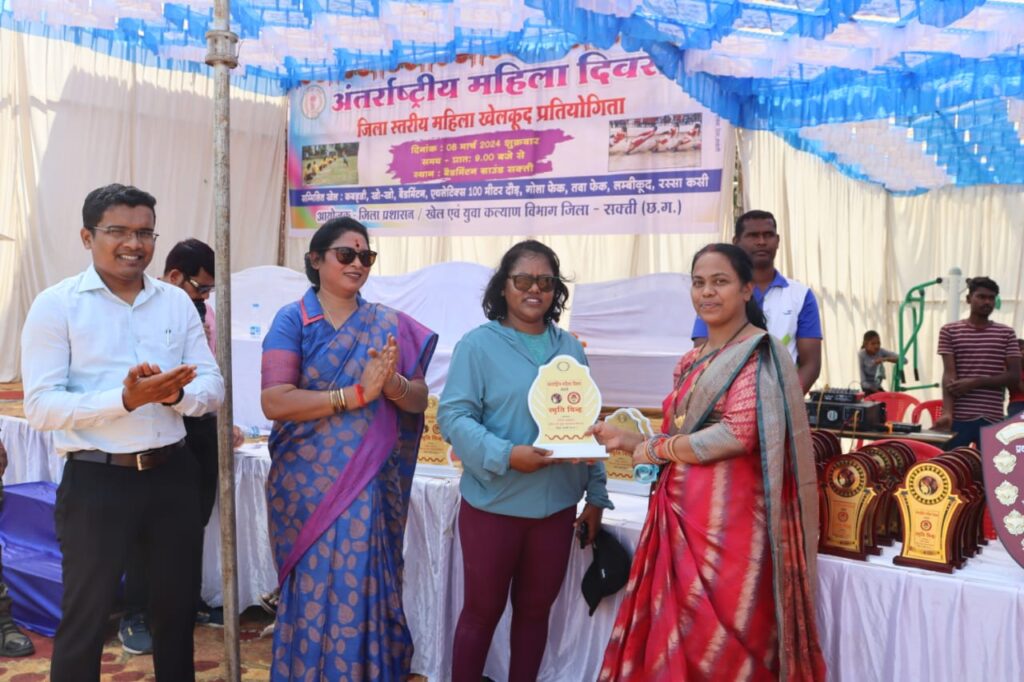 शक्ति में अंतर्राष्ट्रीय महिला दिवस पर साड़ी पहनकर महिलाओं ने किया खेल का उत्कृष्ट प्रदर्शन, शक्ति के नेहरू कॉलेज मैदान परिसर में हुआ जिला प्रशासन का आयोजन,कलेक्टर नूपुर ने किया महिलाओं का उत्साहवर्धन,खेलो में दिखाया महिलाओं ने उत्साह शक्ति में अंतर्राष्ट्रीय महिला दिवस पर साड़ी पहनकर महिलाओं ने किया खेल का उत्कृष्ट प्रदर्शन, शक्ति के नेहरू कॉलेज मैदान परिसर में हुआ जिला प्रशासन का आयोजन,कलेक्टर नूपुर ने किया महिलाओं का उत्साहवर्धन,खेलो में दिखाया महिलाओं ने उत्साह kshititech