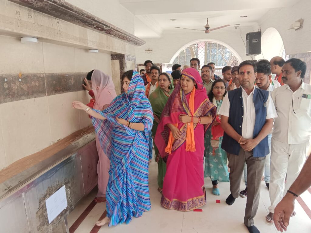 जिला भाजपा से जुड़ी खबरें एक साथ- भाजपा प्रत्याशी जांगड़े ने करी चंद्रपुर से अपने प्रचार अभियान की शुरुआत, मां चंद्रहासिनी देवी का टेका मत्था,10 मार्च को करेगी क्षेत्र का भ्रमण,भाजपा नेता रामावतार अग्रवाल ने कहा- महतारी वंदन योजना भाजपा सरकार की महत्वपूर्ण योजना,रामावतार अग्रवाल ने कहा- 71 लाख महिलाओं को मिलेगा योजना का लाभ जिला भाजपा से जुड़ी खबरें एक साथ- भाजपा प्रत्याशी जांगड़े ने करी चंद्रपुर से अपने प्रचार अभियान की शुरुआत, मां चंद्रहासिनी देवी का टेका मत्था,10 मार्च को करेगी क्षेत्र का भ्रमण,भाजपा नेता रामावतार अग्रवाल ने कहा- महतारी वंदन योजना भाजपा सरकार की महत्वपूर्ण योजना,रामावतार अग्रवाल ने कहा- 71 लाख महिलाओं को मिलेगा योजना का लाभ kshititech
