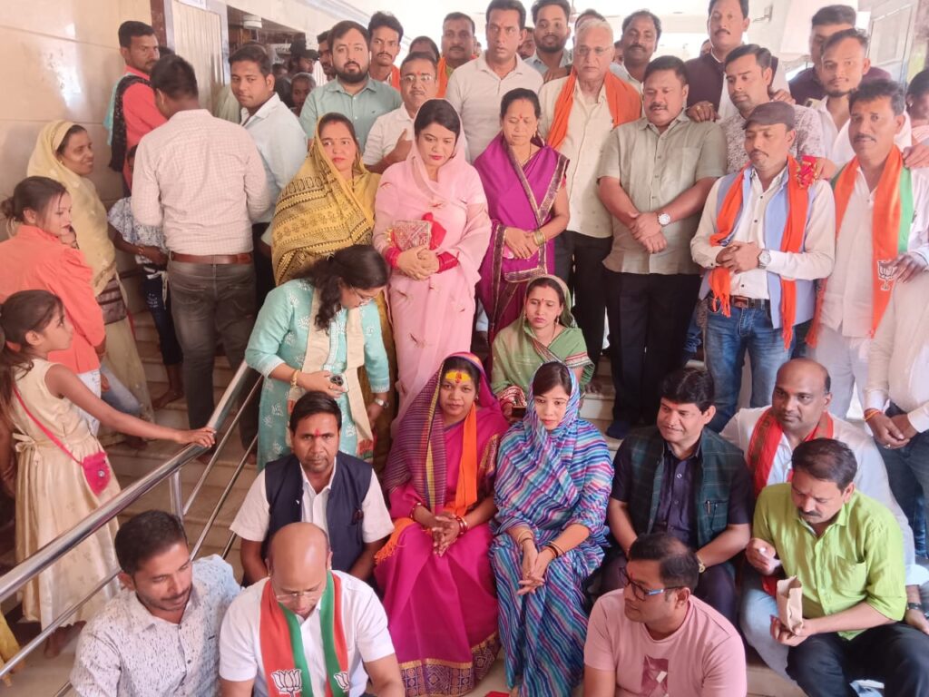 जिला भाजपा से जुड़ी खबरें एक साथ- भाजपा प्रत्याशी जांगड़े ने करी चंद्रपुर से अपने प्रचार अभियान की शुरुआत, मां चंद्रहासिनी देवी का टेका मत्था,10 मार्च को करेगी क्षेत्र का भ्रमण,भाजपा नेता रामावतार अग्रवाल ने कहा- महतारी वंदन योजना भाजपा सरकार की महत्वपूर्ण योजना,रामावतार अग्रवाल ने कहा- 71 लाख महिलाओं को मिलेगा योजना का लाभ जिला भाजपा से जुड़ी खबरें एक साथ- भाजपा प्रत्याशी जांगड़े ने करी चंद्रपुर से अपने प्रचार अभियान की शुरुआत, मां चंद्रहासिनी देवी का टेका मत्था,10 मार्च को करेगी क्षेत्र का भ्रमण,भाजपा नेता रामावतार अग्रवाल ने कहा- महतारी वंदन योजना भाजपा सरकार की महत्वपूर्ण योजना,रामावतार अग्रवाल ने कहा- 71 लाख महिलाओं को मिलेगा योजना का लाभ kshititech