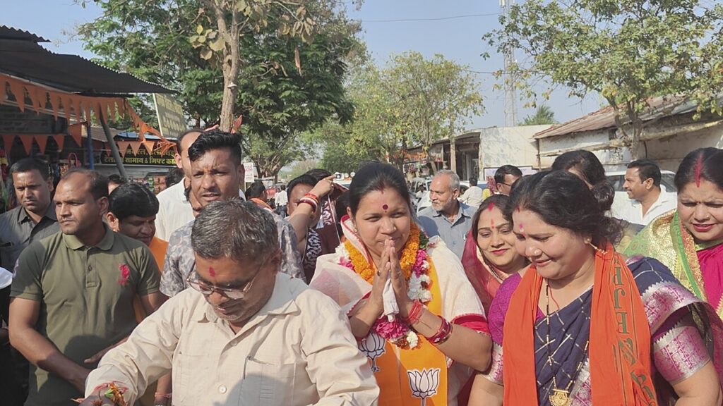 कमलेश का रोड शो-बिलाईगढ़-कसडोल विधानसभा में प्रभावशाली जनसंपर्क रहा भाजपा प्रत्याशी कमलेश जांगड़े का, कमलेश ने कहा- मोदी की गारंटी एवं विष्णु के सुशासन से होगा राज्य का तेजी से विकास, पूर्व विधायक खिलावन ने कहा- भाजपा सरकार बनते ही 70 लाख महिलाओं के खाते में पहुंची महतारी वंदन की राशि कमलेश का रोड शो-बिलाईगढ़-कसडोल विधानसभा में प्रभावशाली जनसंपर्क रहा भाजपा प्रत्याशी कमलेश जांगड़े का, कमलेश ने कहा- मोदी की गारंटी एवं विष्णु के सुशासन से होगा राज्य का तेजी से विकास, पूर्व विधायक खिलावन ने कहा- भाजपा सरकार बनते ही 70 लाख महिलाओं के खाते में पहुंची महतारी वंदन की राशि kshititech