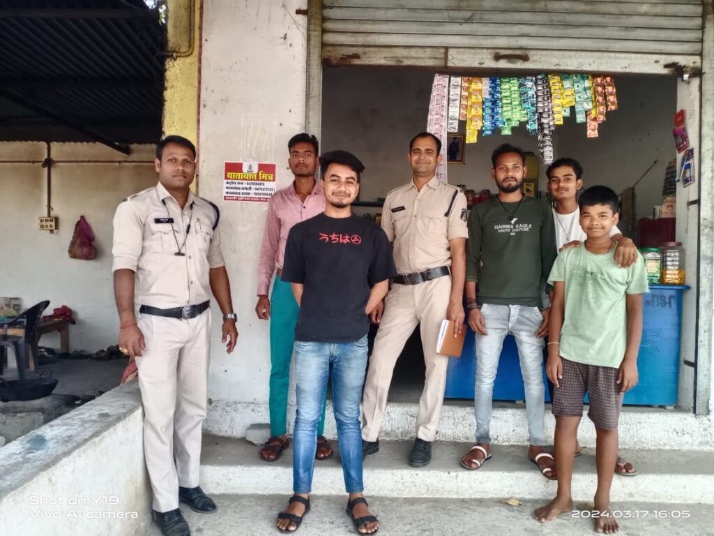 बेहतर यातायात के रूप में होगी शक्ति जिले की पहचान- एसपी के निर्देश पर जिला यातायात प्रभारी महतो ने थाना क्षेत्र में बनाए यातायात मित्र, यातायात संबंधी नियमों की जानकारी देकर उन्हें अपनी जिम्मेदारियो का निर्वहन करने किया गया तैयार, यातायात मित्र बनकर उन्हें किया जा रहा प्रशिक्षित, वे संभालेंगे अपने क्षेत्र में सुचारू यातायात की जिम्मेदारी बेहतर यातायात के रूप में होगी शक्ति जिले की पहचान- एसपी के निर्देश पर जिला यातायात प्रभारी महतो ने थाना क्षेत्र में बनाए यातायात मित्र, यातायात संबंधी नियमों की जानकारी देकर उन्हें अपनी जिम्मेदारियो का निर्वहन करने किया गया तैयार, यातायात मित्र बनकर उन्हें किया जा रहा प्रशिक्षित, वे संभालेंगे अपने क्षेत्र में सुचारू यातायात की जिम्मेदारी kshititech