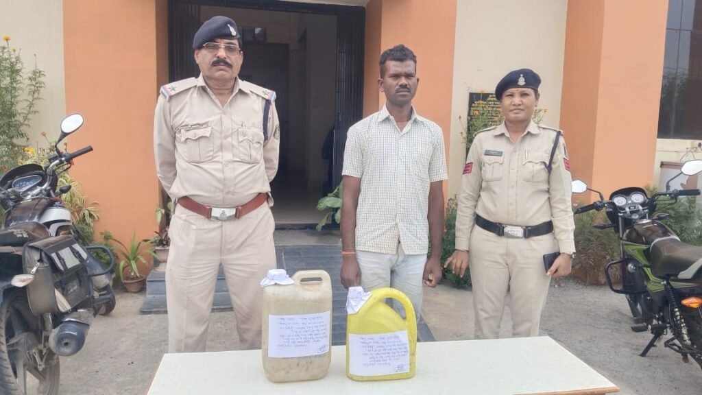 एसपी अंकिता की सक्रियता से शक्ति एवं नगरदा थानों में अवैध शराब बिक्री के मामले हुए दर्ज, अवैध शराब विक्रेताओं पर पुलिस कहर बनकर बरस रही, चुनाव नजदीक आते ही गांव-गांव में बनेगी अवैध महुवा शराब, अवैध शराब पर पुलिस की पैनी नजर से कारोबारीयओ में दशहत एसपी अंकिता की सक्रियता से शक्ति एवं नगरदा थानों में अवैध शराब बिक्री के मामले हुए दर्ज, अवैध शराब विक्रेताओं पर पुलिस कहर बनकर बरस रही, चुनाव नजदीक आते ही गांव-गांव में बनेगी अवैध महुवा शराब, अवैध शराब पर पुलिस की पैनी नजर से कारोबारीयओ में दशहत kshititech