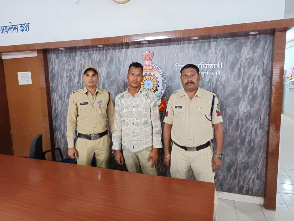 एसपी अंकिता की सक्रियता से शक्ति एवं नगरदा थानों में अवैध शराब बिक्री के मामले हुए दर्ज, अवैध शराब विक्रेताओं पर पुलिस कहर बनकर बरस रही, चुनाव नजदीक आते ही गांव-गांव में बनेगी अवैध महुवा शराब, अवैध शराब पर पुलिस की पैनी नजर से कारोबारीयओ में दशहत एसपी अंकिता की सक्रियता से शक्ति एवं नगरदा थानों में अवैध शराब बिक्री के मामले हुए दर्ज, अवैध शराब विक्रेताओं पर पुलिस कहर बनकर बरस रही, चुनाव नजदीक आते ही गांव-गांव में बनेगी अवैध महुवा शराब, अवैध शराब पर पुलिस की पैनी नजर से कारोबारीयओ में दशहत kshititech