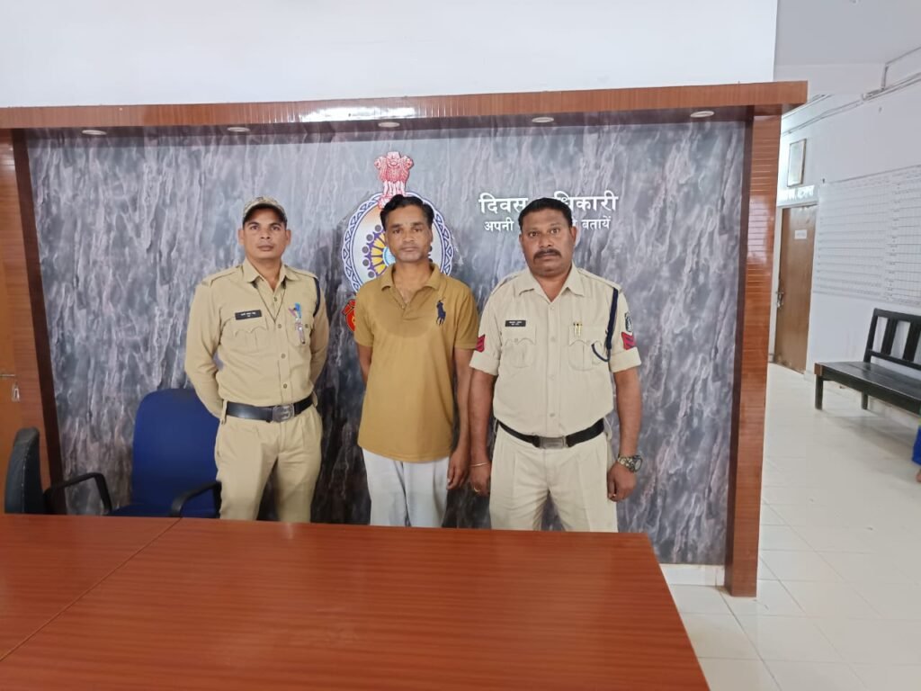 एसपी अंकिता की सक्रियता से शक्ति एवं नगरदा थानों में अवैध शराब बिक्री के मामले हुए दर्ज, अवैध शराब विक्रेताओं पर पुलिस कहर बनकर बरस रही, चुनाव नजदीक आते ही गांव-गांव में बनेगी अवैध महुवा शराब, अवैध शराब पर पुलिस की पैनी नजर से कारोबारीयओ में दशहत एसपी अंकिता की सक्रियता से शक्ति एवं नगरदा थानों में अवैध शराब बिक्री के मामले हुए दर्ज, अवैध शराब विक्रेताओं पर पुलिस कहर बनकर बरस रही, चुनाव नजदीक आते ही गांव-गांव में बनेगी अवैध महुवा शराब, अवैध शराब पर पुलिस की पैनी नजर से कारोबारीयओ में दशहत kshititech