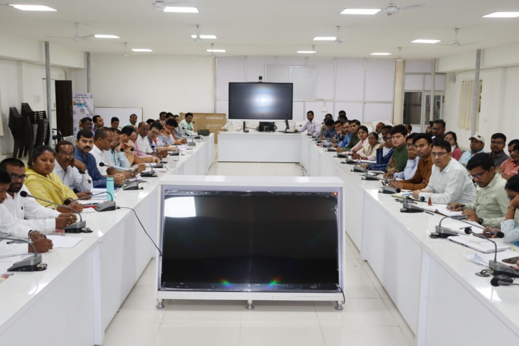 IAS कलेक्टर टोपनो की वन टू वन चर्चा- शक्ति जिले में लोकसभा चुनाव को लेकर सरकारी तैयारी शुरू, कलेक्टर अमृत विकास ने कहा- बिना किसी गलती के इलेक्शन मोड में सभी अधिकारी- कर्मचारी करें सजगता के साथ चुनावी कार्य, मतदान केदो में संपूर्ण व्यवस्थाएं हो दुरुस्त, चुनाव शांतिपूर्ण संपन्न कराने जिला प्रशासन सजग, जिले की समय सीमा बैठक सम्पन्न IAS कलेक्टर टोपनो की वन टू वन चर्चा- शक्ति जिले में लोकसभा चुनाव को लेकर सरकारी तैयारी शुरू, कलेक्टर अमृत विकास ने कहा- बिना किसी गलती के इलेक्शन मोड में सभी अधिकारी- कर्मचारी करें सजगता के साथ चुनावी कार्य, मतदान केदो में संपूर्ण व्यवस्थाएं हो दुरुस्त, चुनाव शांतिपूर्ण संपन्न कराने जिला प्रशासन सजग, जिले की समय सीमा बैठक सम्पन्न kshititech