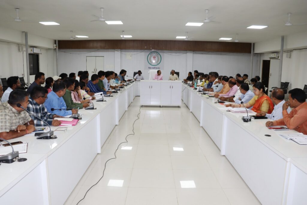 IAS कलेक्टर टोपनो की वन टू वन चर्चा- शक्ति जिले में लोकसभा चुनाव को लेकर सरकारी तैयारी शुरू, कलेक्टर अमृत विकास ने कहा- बिना किसी गलती के इलेक्शन मोड में सभी अधिकारी- कर्मचारी करें सजगता के साथ चुनावी कार्य, मतदान केदो में संपूर्ण व्यवस्थाएं हो दुरुस्त, चुनाव शांतिपूर्ण संपन्न कराने जिला प्रशासन सजग, जिले की समय सीमा बैठक सम्पन्न IAS कलेक्टर टोपनो की वन टू वन चर्चा- शक्ति जिले में लोकसभा चुनाव को लेकर सरकारी तैयारी शुरू, कलेक्टर अमृत विकास ने कहा- बिना किसी गलती के इलेक्शन मोड में सभी अधिकारी- कर्मचारी करें सजगता के साथ चुनावी कार्य, मतदान केदो में संपूर्ण व्यवस्थाएं हो दुरुस्त, चुनाव शांतिपूर्ण संपन्न कराने जिला प्रशासन सजग, जिले की समय सीमा बैठक सम्पन्न kshititech