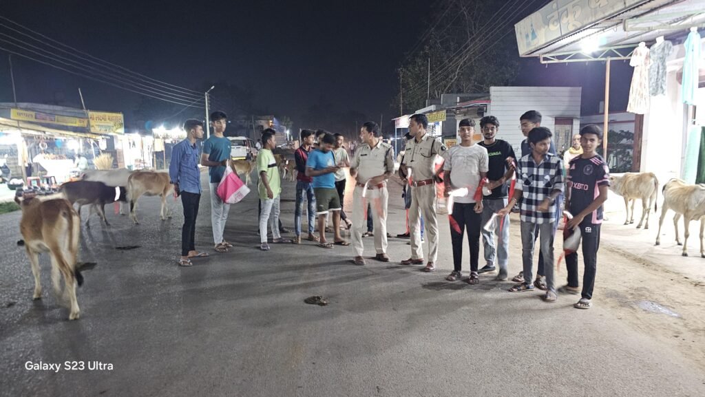 गौ वंश की रक्षा में पुलिस भी अग्रणी- सक्ति जिले के पुलिस यातायात प्रभारी महतो कर रहे गौ सेवा समिति के सदस्यों को यातायात मित्र बनकर गौवंश की दुर्घटनाओं में कमी लाने के प्रयास, गौ माताओ को रेडियम पट्टी लगाने के कार्य में हो रही सकारात्मक पहल गौ वंश की रक्षा में पुलिस भी अग्रणी- सक्ति जिले के पुलिस यातायात प्रभारी महतो कर रहे गौ सेवा समिति के सदस्यों को यातायात मित्र बनकर गौवंश की दुर्घटनाओं में कमी लाने के प्रयास, गौ माताओ को रेडियम पट्टी लगाने के कार्य में हो रही सकारात्मक पहल kshititech