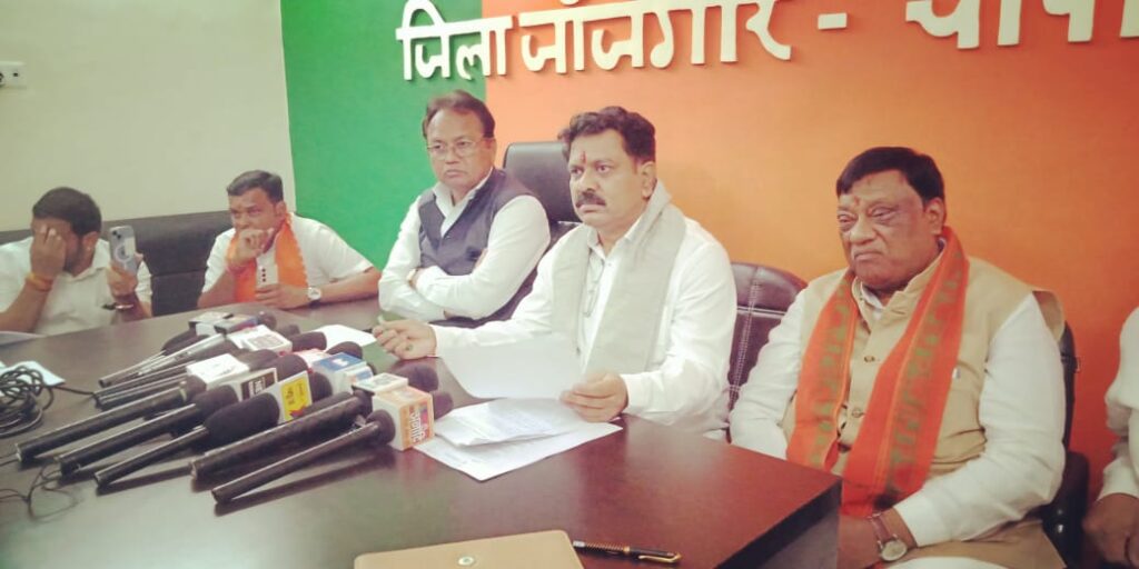 21 मार्च को भाजपा की जांजगीर चाम्पा एवं शक्ति जिले की खबरें एक साथ- गृह मंत्री विजय शर्मा ने जांजगीर में गिनाई विष्णु सरकार की 100 दिनों की उपलब्धियां-पत्रकार वार्ता को किया संबोधित, जिला कोषाध्यक्ष अरुण झांझडिया के निवास पर पहुंचे प्रदेश सह प्रभारी नितिन नवीन,लोकसभा प्रत्याशी कमलेश जांगड़े ने किया शक्ति विधानसभा क्षेत्र का जनसंपर्क 21 मार्च को भाजपा की जांजगीर चाम्पा एवं शक्ति जिले की खबरें एक साथ- गृह मंत्री विजय शर्मा ने जांजगीर में गिनाई विष्णु सरकार की 100 दिनों की उपलब्धियां-पत्रकार वार्ता को किया संबोधित, जिला कोषाध्यक्ष अरुण झांझडिया के निवास पर पहुंचे प्रदेश सह प्रभारी नितिन नवीन,लोकसभा प्रत्याशी कमलेश जांगड़े ने किया शक्ति विधानसभा क्षेत्र का जनसंपर्क kshititech