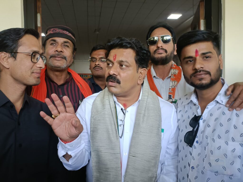 21 मार्च को भाजपा की जांजगीर चाम्पा एवं शक्ति जिले की खबरें एक साथ- गृह मंत्री विजय शर्मा ने जांजगीर में गिनाई विष्णु सरकार की 100 दिनों की उपलब्धियां-पत्रकार वार्ता को किया संबोधित, जिला कोषाध्यक्ष अरुण झांझडिया के निवास पर पहुंचे प्रदेश सह प्रभारी नितिन नवीन,लोकसभा प्रत्याशी कमलेश जांगड़े ने किया शक्ति विधानसभा क्षेत्र का जनसंपर्क 21 मार्च को भाजपा की जांजगीर चाम्पा एवं शक्ति जिले की खबरें एक साथ- गृह मंत्री विजय शर्मा ने जांजगीर में गिनाई विष्णु सरकार की 100 दिनों की उपलब्धियां-पत्रकार वार्ता को किया संबोधित, जिला कोषाध्यक्ष अरुण झांझडिया के निवास पर पहुंचे प्रदेश सह प्रभारी नितिन नवीन,लोकसभा प्रत्याशी कमलेश जांगड़े ने किया शक्ति विधानसभा क्षेत्र का जनसंपर्क kshititech
