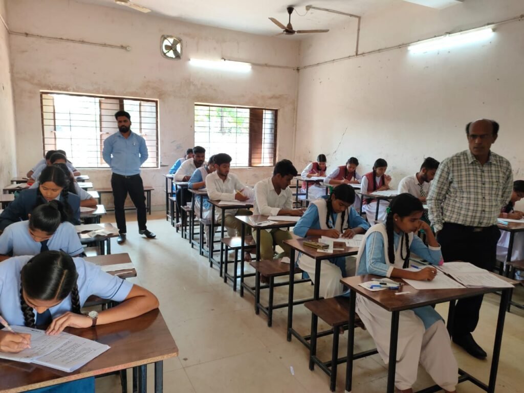 प्रशासन की अनूठी पहल- शक्ति जिले में मतदाताओं को मतदान के प्रति जागरूक करने कलेक्टर के निर्देश पर मनाया गया होली मिलन उत्सव, महिलाओं ने एक दूसरे का मुंह मीठा कराया तथा शत प्रतिशत मतदान का लिया संकल्प, जिले में शांतिपूर्ण संपन्न हुई बोर्ड की परीक्षाएं, नकल का केवल एक प्रकरण हुआ दर्ज प्रशासन की अनूठी पहल- शक्ति जिले में मतदाताओं को मतदान के प्रति जागरूक करने कलेक्टर के निर्देश पर मनाया गया होली मिलन उत्सव, महिलाओं ने एक दूसरे का मुंह मीठा कराया तथा शत प्रतिशत मतदान का लिया संकल्प, जिले में शांतिपूर्ण संपन्न हुई बोर्ड की परीक्षाएं, नकल का केवल एक प्रकरण हुआ दर्ज kshititech