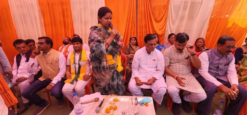 पामगढ़ पहुंची कमलेश की जनसंपर्क यात्रा- पूर्व विधायक डॉक्टर खिलावन साहू भी लगे हैं सघन प्रचार प्रसार में, कमलेश कह रही- मोदी जी को लाना है तीसरी बार, जांजगीर में खिलाना है फिर से कमल का फूल, 23 मार्च को बलौदा बाजार- भाटापारा जिले में हो रहा कमलेश का घर-घर संपर्क अभियान, चारों ओर गूंज रही मोदी की लहर,400 प्लस के सीटों के लक्ष्य को पार करने में जांजगीर चांपा लोकसभा की भी रहेगी अहम भूमिका kshititech