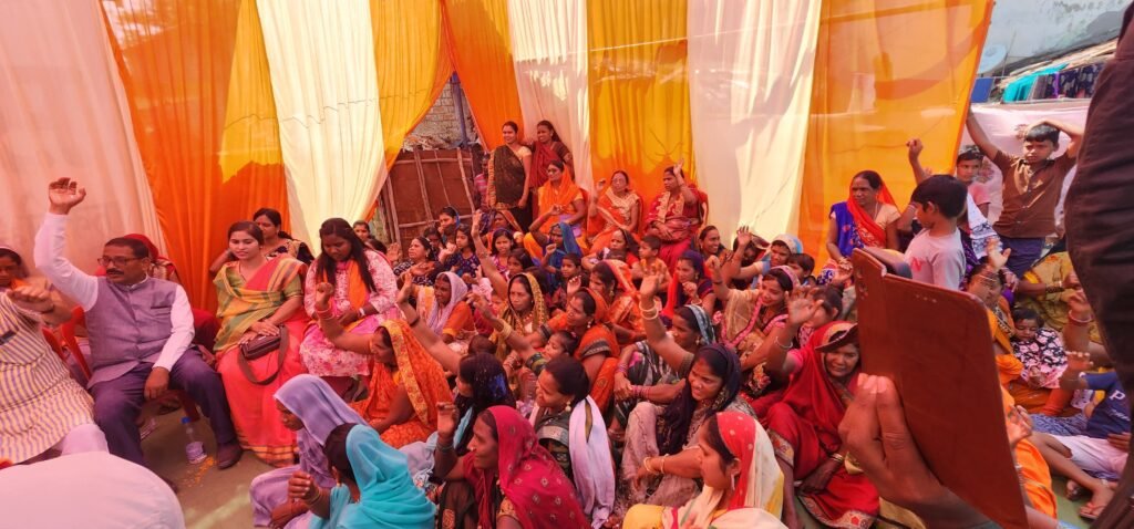 पामगढ़ पहुंची कमलेश की जनसंपर्क यात्रा- पूर्व विधायक डॉक्टर खिलावन साहू भी लगे हैं सघन प्रचार प्रसार में, कमलेश कह रही- मोदी जी को लाना है तीसरी बार, जांजगीर में खिलाना है फिर से कमल का फूल, 23 मार्च को बलौदा बाजार- भाटापारा जिले में हो रहा कमलेश का घर-घर संपर्क अभियान, चारों ओर गूंज रही मोदी की लहर,400 प्लस के सीटों के लक्ष्य को पार करने में जांजगीर चांपा लोकसभा की भी रहेगी अहम भूमिका kshititech