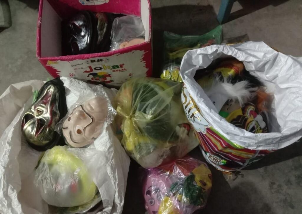 डभरा थाने में जप्त हुए होली के प्रतिबंधात्मक मुखोटे,डभरा पुलिस ने निकाला प्रशासन के साथ होली पर्व पर पैदल मार्च, जैजैपुर पुलिस ने करी अवैध शराब के खिलाफ कार्रवाई,जिला पुलिस प्रशासन ने जारी किए आम नागरिकों की सुरक्षा के लिए पुलिस अधिकारियों के मोबाइल नंबर, जिला पुलिस की पहल- अपराध की घटनाओं की दे सूचना पाए इनाम, IPS अंकिता की पदस्थापना के बाद से नए रूप में नजर आ रही जिला पुलिस डभरा थाने में जप्त हुए होली के प्रतिबंधात्मक मुखोटे,डभरा पुलिस ने निकाला प्रशासन के साथ होली पर्व पर पैदल मार्च, जैजैपुर पुलिस ने करी अवैध शराब के खिलाफ कार्रवाई,जिला पुलिस प्रशासन ने जारी किए आम नागरिकों की सुरक्षा के लिए पुलिस अधिकारियों के मोबाइल नंबर, जिला पुलिस की पहल- अपराध की घटनाओं की दे सूचना पाए इनाम, IPS अंकिता की पदस्थापना के बाद से नए रूप में नजर आ रही जिला पुलिस kshititech