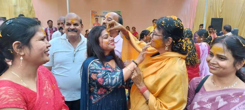 गेवाडीन दंपति पहुंचे कोरबा सांसद ज्योत्सना महंत के होली मिलन समारोह में, नेता प्रतिपक्ष महंत भी रहे मौजूद, शक्ति विधानसभा क्षेत्र से अनेकों कांग्रेस कार्यकर्ता भी हुए शामिल, नरेश- रीना ने सांसद ज्योत्सना को गुलाल लगा कर दी होली की बधाई, रीना ने कहा- कोरबा संसदीय सीट पर दोबारा सांसद बनेगी ज्योत्सना दीदी kshititech
