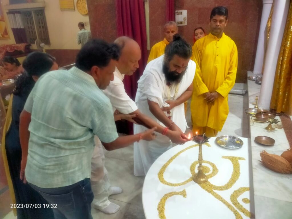 खरसिया की गायत्री शक्तिपीठ में फूलों की होली से मना होली मिलन समारोह, मुख्य ट्रस्टी सुरेश कबूलपुरिया ने कहा- सभी सदस्यों के सहयोग से मंदिर प्रबंधन की व्यवस्था में हो रहा विस्तार, नवरात्रि पर्व पर होगा बड़ा धार्मिक आयोजन,तीन-तीन देवियां विराजमान है शक्तिपीठ परिसर में खरसिया की गायत्री शक्तिपीठ में फूलों की होली से मना होली मिलन समारोह, मुख्य ट्रस्टी सुरेश कबूलपुरिया ने कहा- सभी सदस्यों के सहयोग से मंदिर प्रबंधन की व्यवस्था में हो रहा विस्तार, नवरात्रि पर्व पर होगा बड़ा धार्मिक आयोजन,तीन-तीन देवियां विराजमान है शक्तिपीठ परिसर में kshititech