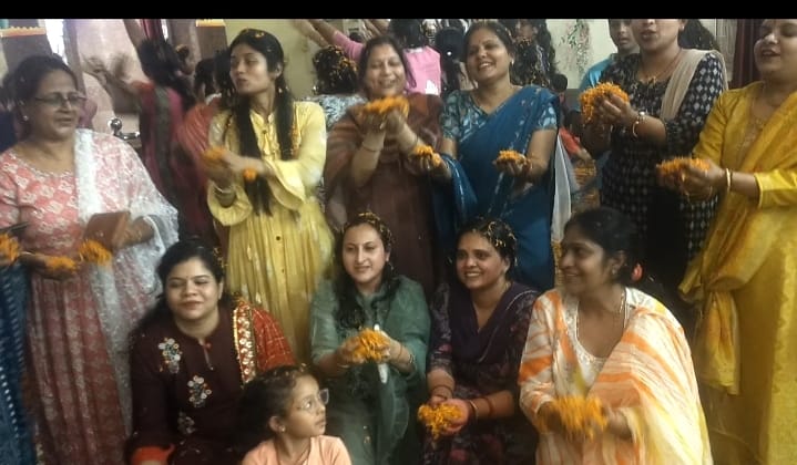 खरसिया की गायत्री शक्तिपीठ में फूलों की होली से मना होली मिलन समारोह, मुख्य ट्रस्टी सुरेश कबूलपुरिया ने कहा- सभी सदस्यों के सहयोग से मंदिर प्रबंधन की व्यवस्था में हो रहा विस्तार, नवरात्रि पर्व पर होगा बड़ा धार्मिक आयोजन,तीन-तीन देवियां विराजमान है शक्तिपीठ परिसर में खरसिया की गायत्री शक्तिपीठ में फूलों की होली से मना होली मिलन समारोह, मुख्य ट्रस्टी सुरेश कबूलपुरिया ने कहा- सभी सदस्यों के सहयोग से मंदिर प्रबंधन की व्यवस्था में हो रहा विस्तार, नवरात्रि पर्व पर होगा बड़ा धार्मिक आयोजन,तीन-तीन देवियां विराजमान है शक्तिपीठ परिसर में kshititech
