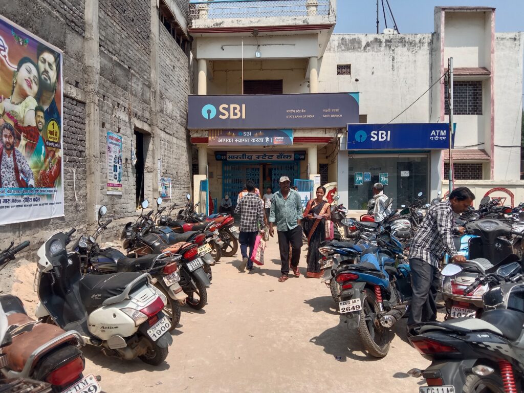 बैंक कर रहे बड़ी दुर्घटना का इंतजार- शक्ति में बिना पार्किंग के संचालित हो रहे बड़े राष्ट्रीयकृत बैंक, कभी भी घट सकती है कोई बड़ी दुर्घटना, एक ही स्थान पर तीन-तीन बड़े बैंकों के संचालन से चरमरा गई है यातायात व्यवस्था, नागरिकों ने करी मांग- बिना पार्किंग बैंक खोलने की ना दी जाए अनुमति, जिले के पुलिस यातायात अधिकारी की हिदायत सिर्फ औपचारिकता बनकर रह गई बैंक कर रहे बड़ी दुर्घटना का इंतजार- शक्ति में बिना पार्किंग के संचालित हो रहे बड़े राष्ट्रीयकृत बैंक, कभी भी घट सकती है कोई बड़ी दुर्घटना, एक ही स्थान पर तीन-तीन बड़े बैंकों के संचालन से चरमरा गई है यातायात व्यवस्था, नागरिकों ने करी मांग- बिना पार्किंग बैंक खोलने की ना दी जाए अनुमति, जिले के पुलिस यातायात अधिकारी की हिदायत सिर्फ औपचारिकता बनकर रह गई kshititech