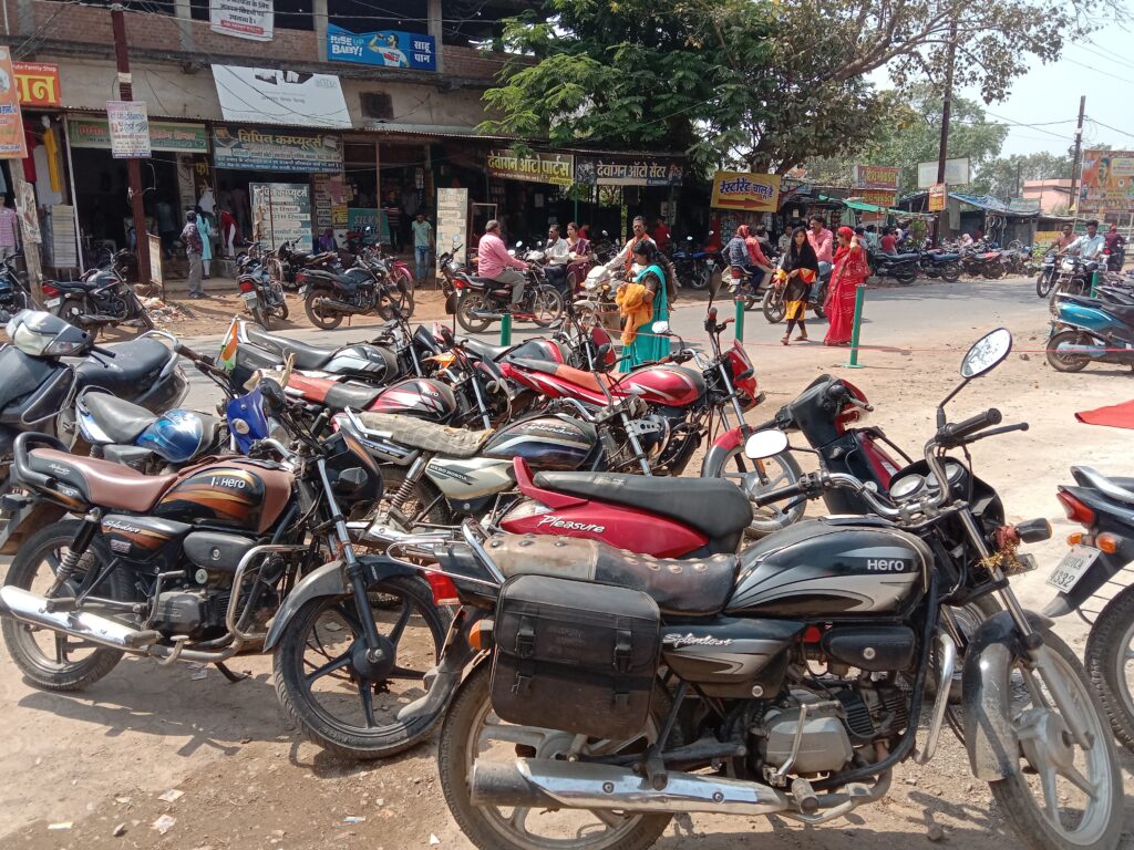 बैंक कर रहे बड़ी दुर्घटना का इंतजार- शक्ति में बिना पार्किंग के संचालित हो रहे बड़े राष्ट्रीयकृत बैंक, कभी भी घट सकती है कोई बड़ी दुर्घटना, एक ही स्थान पर तीन-तीन बड़े बैंकों के संचालन से चरमरा गई है यातायात व्यवस्था, नागरिकों ने करी मांग- बिना पार्किंग बैंक खोलने की ना दी जाए अनुमति, जिले के पुलिस यातायात अधिकारी की हिदायत सिर्फ औपचारिकता बनकर रह गई बैंक कर रहे बड़ी दुर्घटना का इंतजार- शक्ति में बिना पार्किंग के संचालित हो रहे बड़े राष्ट्रीयकृत बैंक, कभी भी घट सकती है कोई बड़ी दुर्घटना, एक ही स्थान पर तीन-तीन बड़े बैंकों के संचालन से चरमरा गई है यातायात व्यवस्था, नागरिकों ने करी मांग- बिना पार्किंग बैंक खोलने की ना दी जाए अनुमति, जिले के पुलिस यातायात अधिकारी की हिदायत सिर्फ औपचारिकता बनकर रह गई kshititech