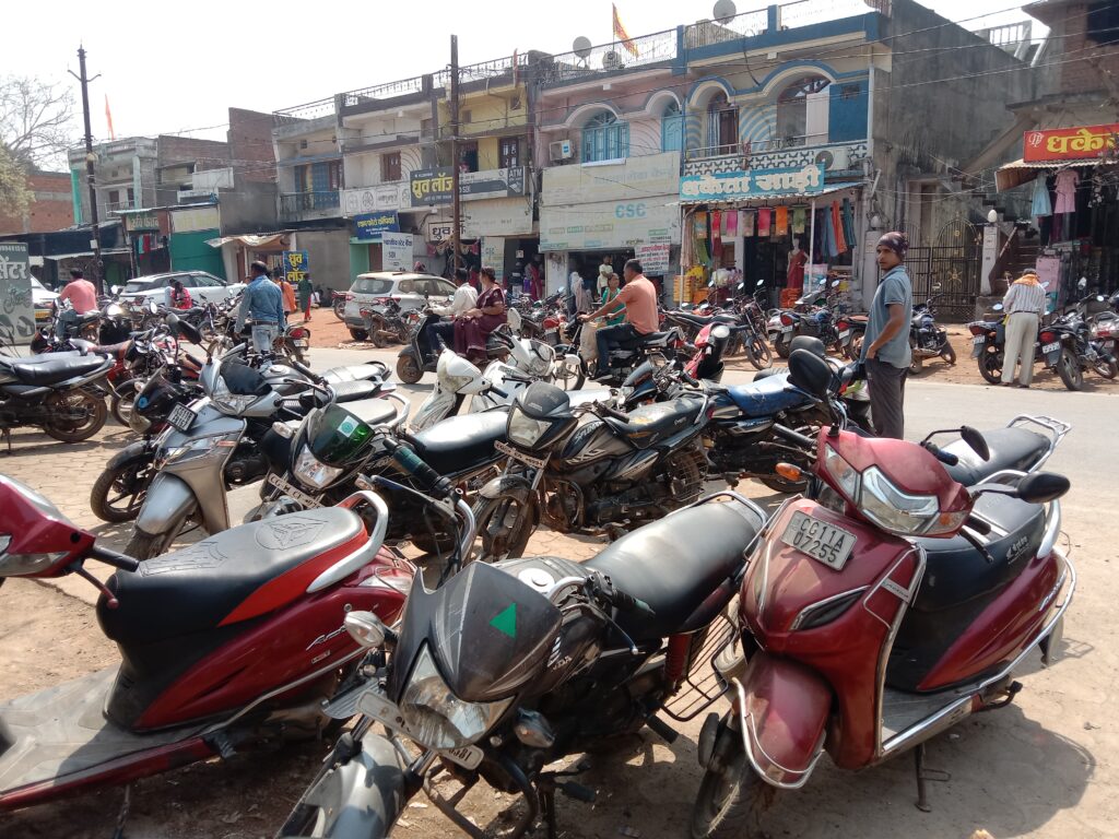 बैंक कर रहे बड़ी दुर्घटना का इंतजार- शक्ति में बिना पार्किंग के संचालित हो रहे बड़े राष्ट्रीयकृत बैंक, कभी भी घट सकती है कोई बड़ी दुर्घटना, एक ही स्थान पर तीन-तीन बड़े बैंकों के संचालन से चरमरा गई है यातायात व्यवस्था, नागरिकों ने करी मांग- बिना पार्किंग बैंक खोलने की ना दी जाए अनुमति, जिले के पुलिस यातायात अधिकारी की हिदायत सिर्फ औपचारिकता बनकर रह गई बैंक कर रहे बड़ी दुर्घटना का इंतजार- शक्ति में बिना पार्किंग के संचालित हो रहे बड़े राष्ट्रीयकृत बैंक, कभी भी घट सकती है कोई बड़ी दुर्घटना, एक ही स्थान पर तीन-तीन बड़े बैंकों के संचालन से चरमरा गई है यातायात व्यवस्था, नागरिकों ने करी मांग- बिना पार्किंग बैंक खोलने की ना दी जाए अनुमति, जिले के पुलिस यातायात अधिकारी की हिदायत सिर्फ औपचारिकता बनकर रह गई kshititech