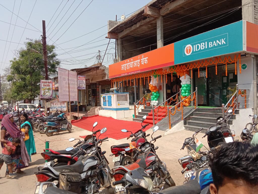 बैंक कर रहे बड़ी दुर्घटना का इंतजार- शक्ति में बिना पार्किंग के संचालित हो रहे बड़े राष्ट्रीयकृत बैंक, कभी भी घट सकती है कोई बड़ी दुर्घटना, एक ही स्थान पर तीन-तीन बड़े बैंकों के संचालन से चरमरा गई है यातायात व्यवस्था, नागरिकों ने करी मांग- बिना पार्किंग बैंक खोलने की ना दी जाए अनुमति, जिले के पुलिस यातायात अधिकारी की हिदायत सिर्फ औपचारिकता बनकर रह गई बैंक कर रहे बड़ी दुर्घटना का इंतजार- शक्ति में बिना पार्किंग के संचालित हो रहे बड़े राष्ट्रीयकृत बैंक, कभी भी घट सकती है कोई बड़ी दुर्घटना, एक ही स्थान पर तीन-तीन बड़े बैंकों के संचालन से चरमरा गई है यातायात व्यवस्था, नागरिकों ने करी मांग- बिना पार्किंग बैंक खोलने की ना दी जाए अनुमति, जिले के पुलिस यातायात अधिकारी की हिदायत सिर्फ औपचारिकता बनकर रह गई kshititech